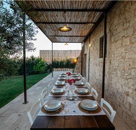  6 bedroom villa with heated pool in Modica, sleeps 18
